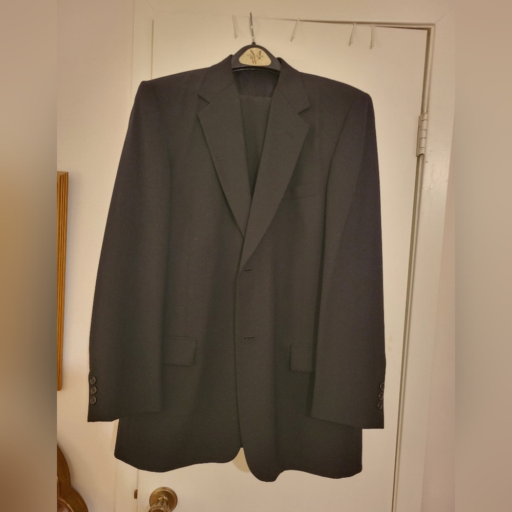 Evan-picone black suit, 41Lx34W, 100% wool